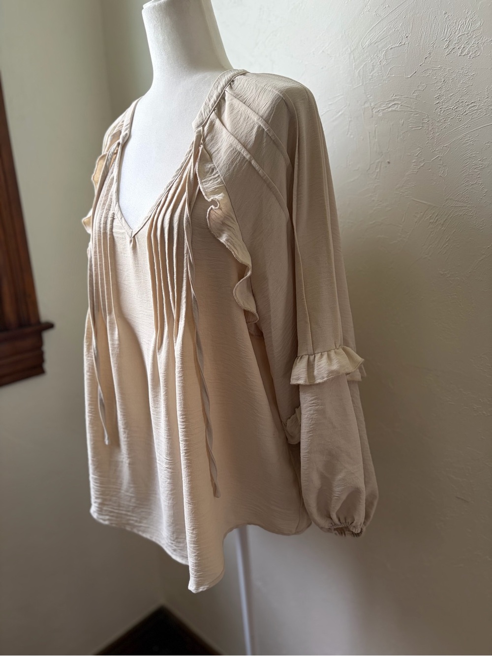 Easel Ivory Ruffle Tie-Front V-Neck Boho Tunic Blouse Size L - Picture 5 of 8